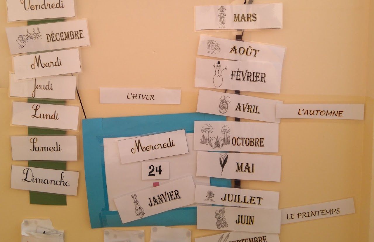 Calendario en francés hecho en clase, con los días de la semana, los meses y las estaciones